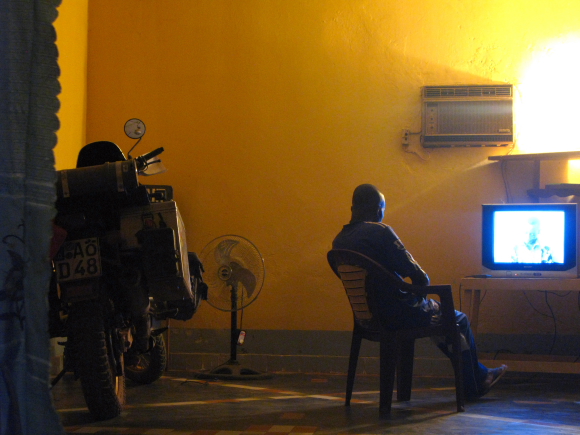 bike in the living room in loutete.JPG